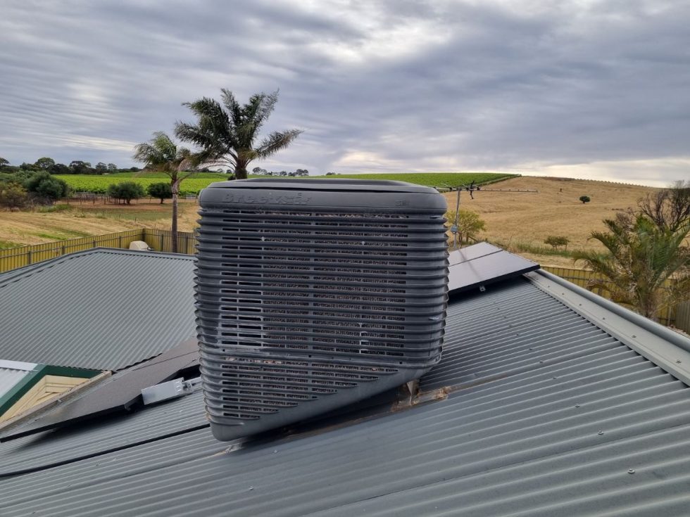 Ducted Reverse Cycle Air Conditioning vs Evaporative Cooling Air