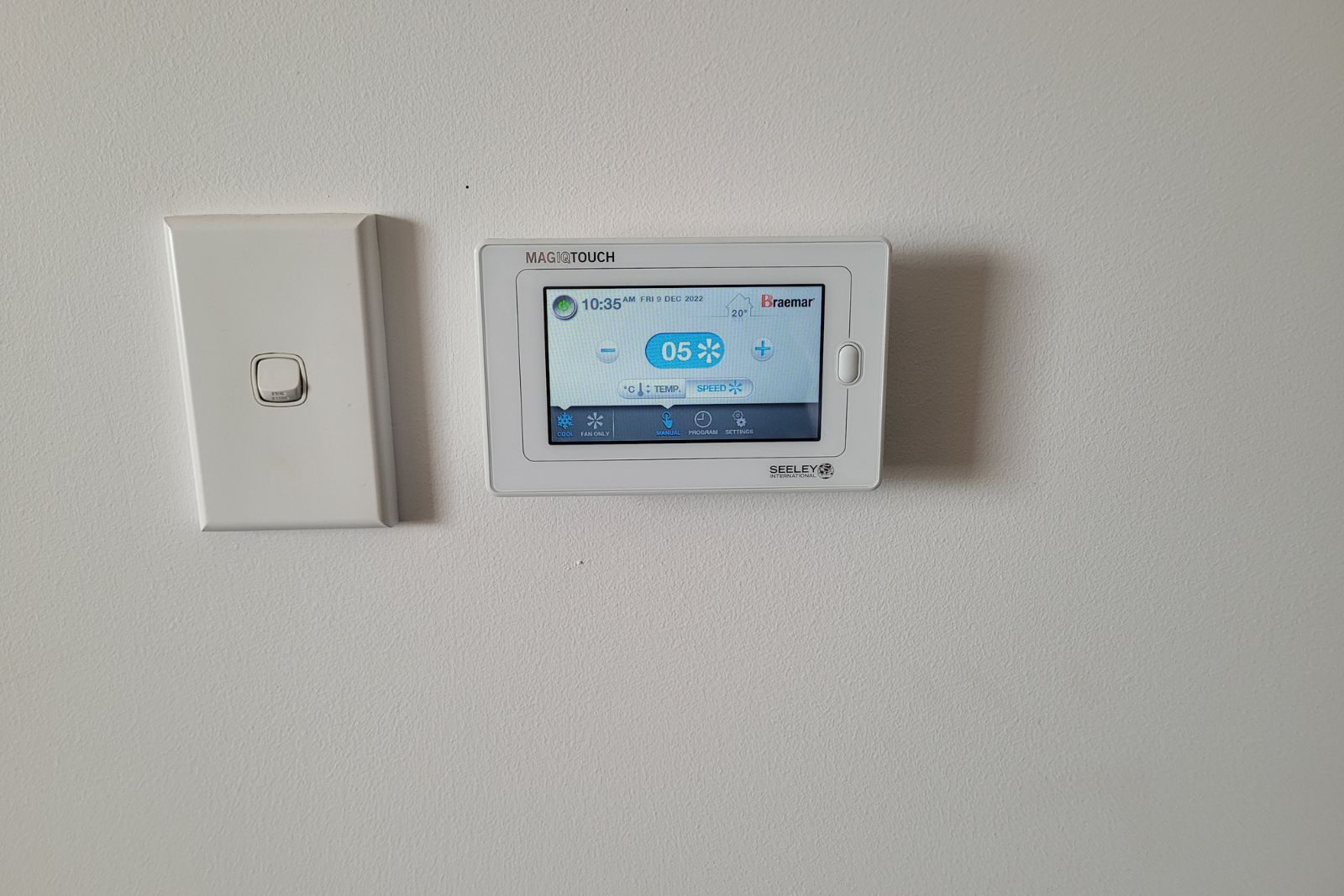 Air conditioning wall remote
